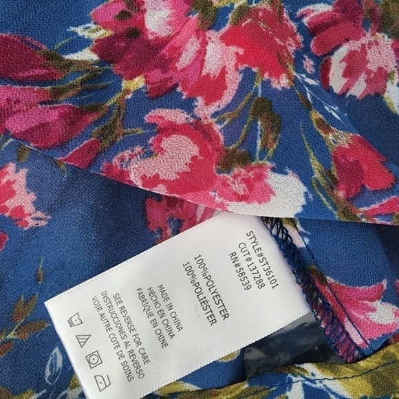 Kut From The Kloth Floral Ruffle Tab Sleeves blouse size medium. New without tag - Picture 6 of 7